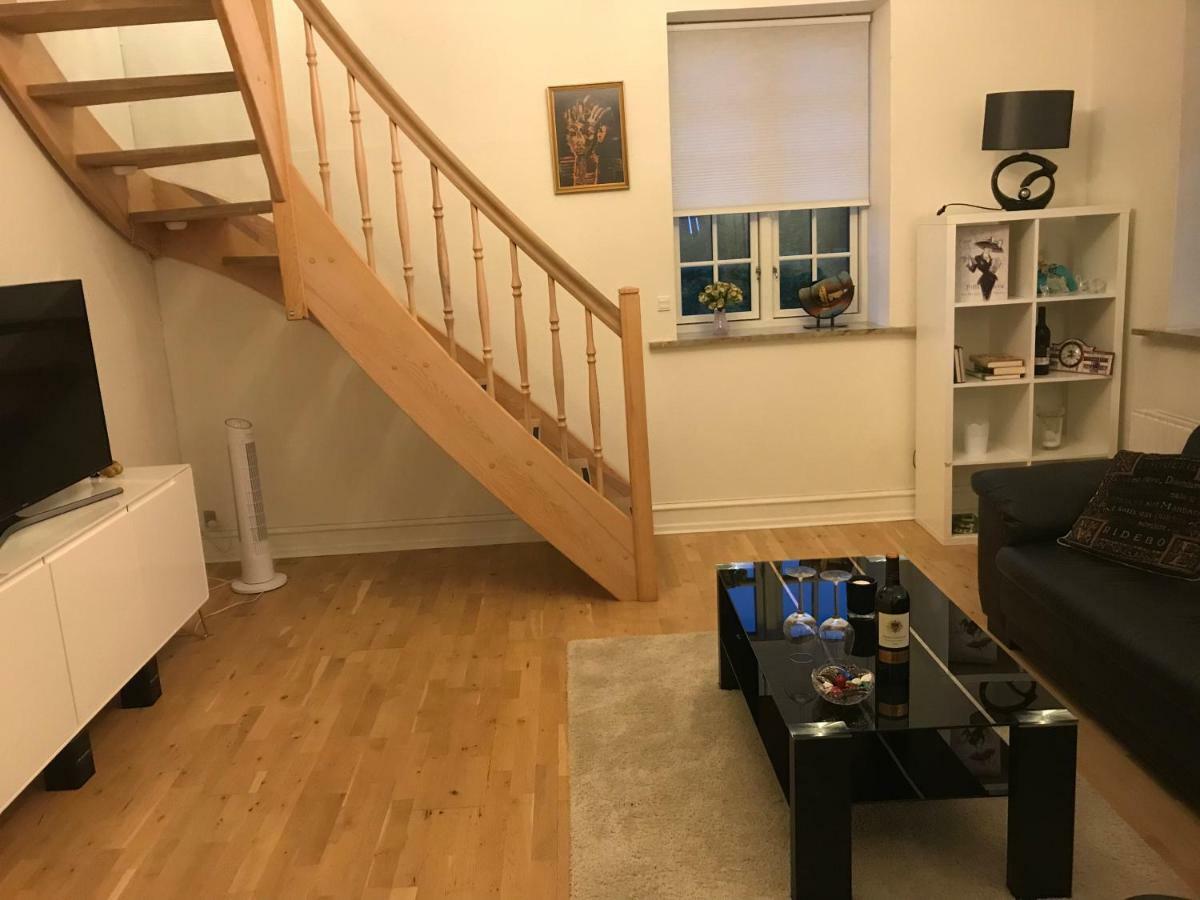 Centralt I Gentofte I 2 Plan, Ved S-Tog Og Busser Экстерьер фото