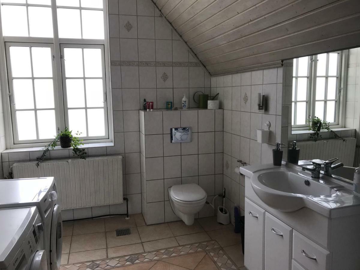 Centralt I Gentofte I 2 Plan, Ved S-Tog Og Busser Экстерьер фото